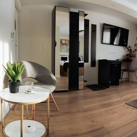 Hotel Casa Emilia Hunedoara Habitación foto